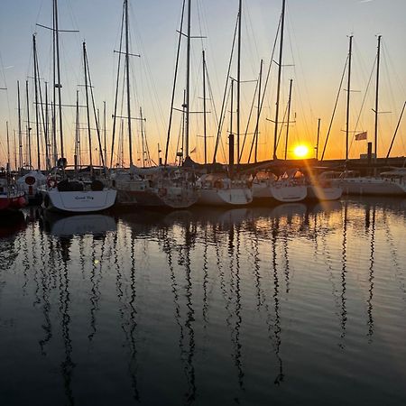 Voilier A Quai Hotel La Rochelle  Exterior foto
